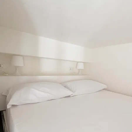 Guesthost - Cosy And Quiet In Milano