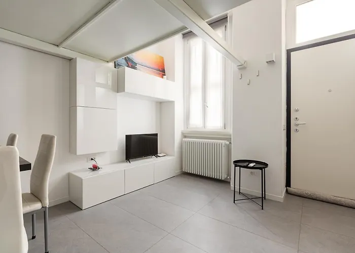 Guesthost - Cosy And Quiet In * Milano